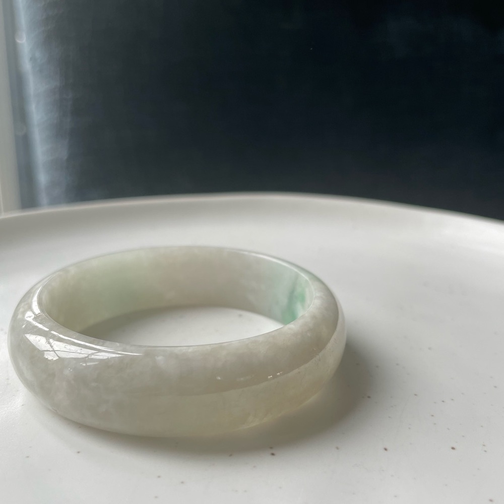 JADE l Authentic Burmese Jade Bangle snow white jade specs of apple green 52mm - Picture 4 of 15